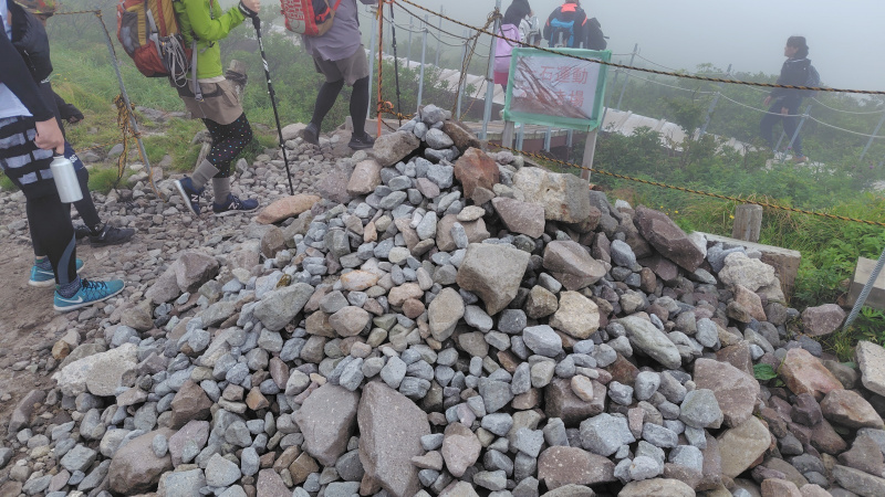 大山山頂の一石運動