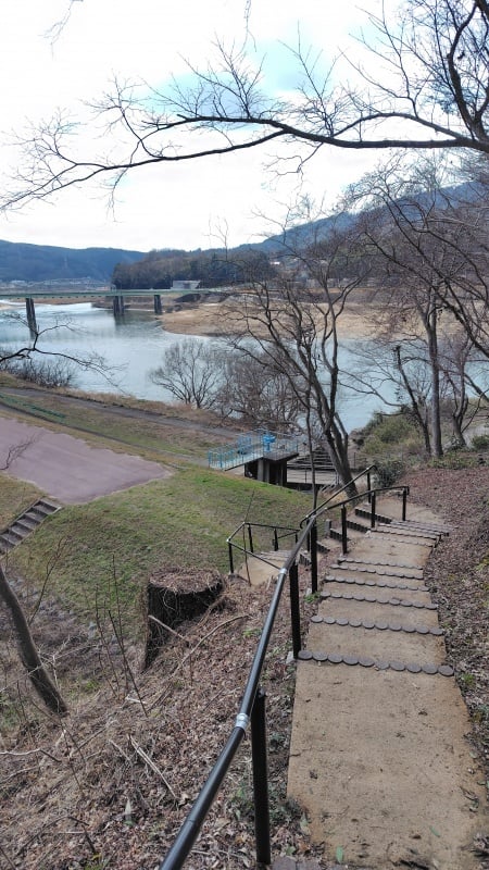 尾関山江の川方面へ