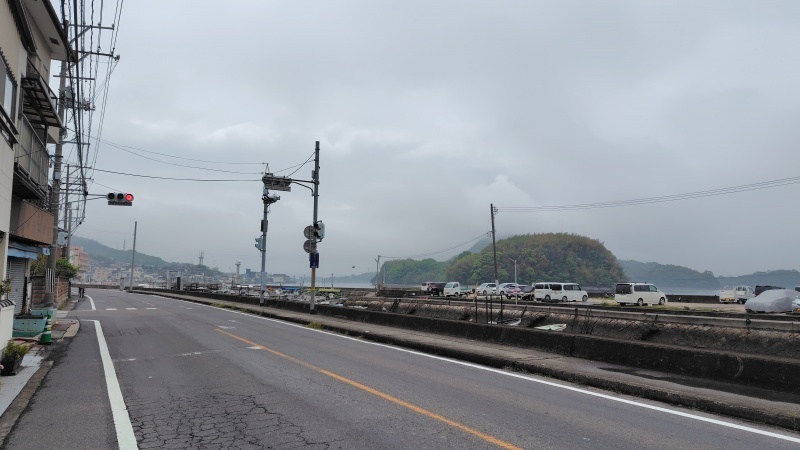 因島海沿いの道