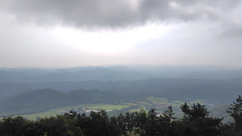 太平山山頂からのぞむ中国山地の山々