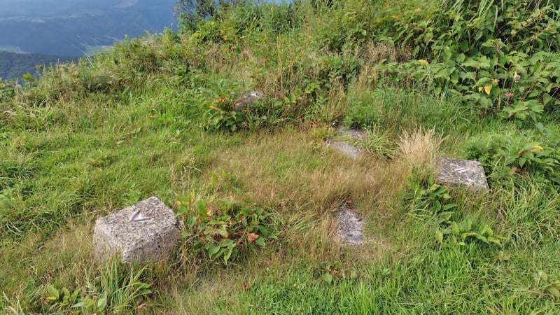 女三瓶山山頂付近