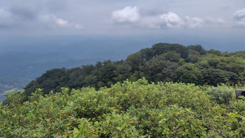 男三瓶山山頂から東側の景色