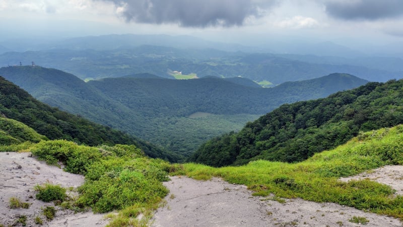三瓶山火口