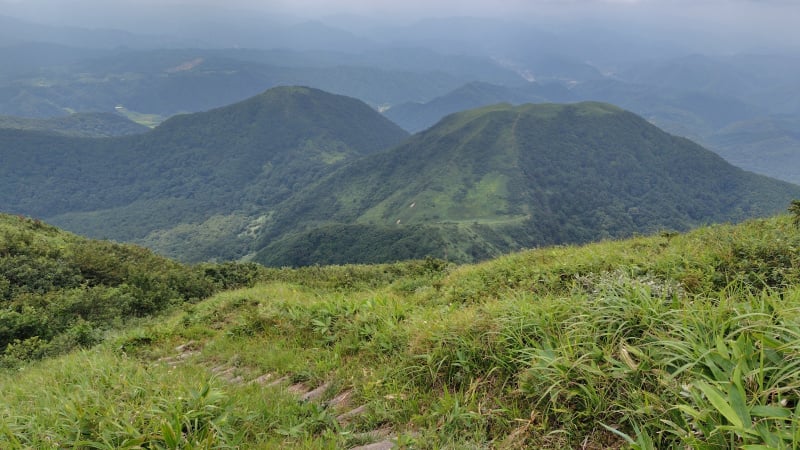 男三瓶山から見る子三瓶山