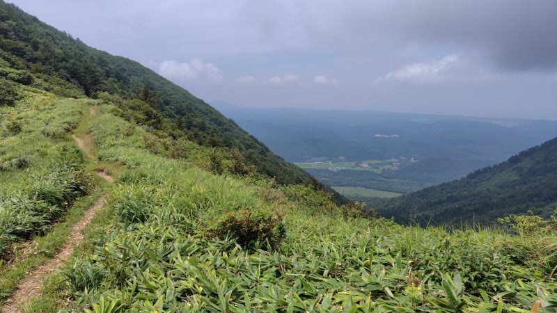 男三瓶山から子三瓶山の稜線