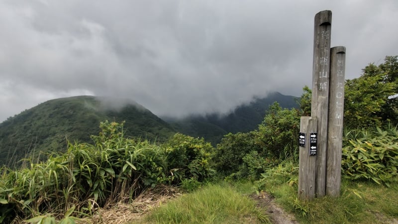 孫三瓶山山頂からの男三瓶山