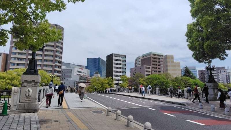 平和公園側から見た元安橋