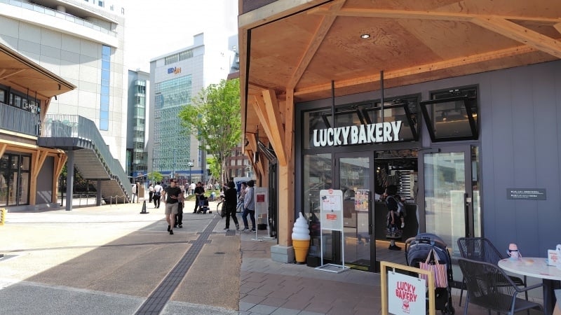 LUCKY BAKERY(パン屋)