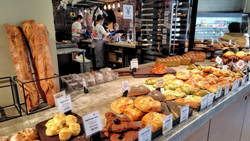 LUCKY BAKERY内のパン