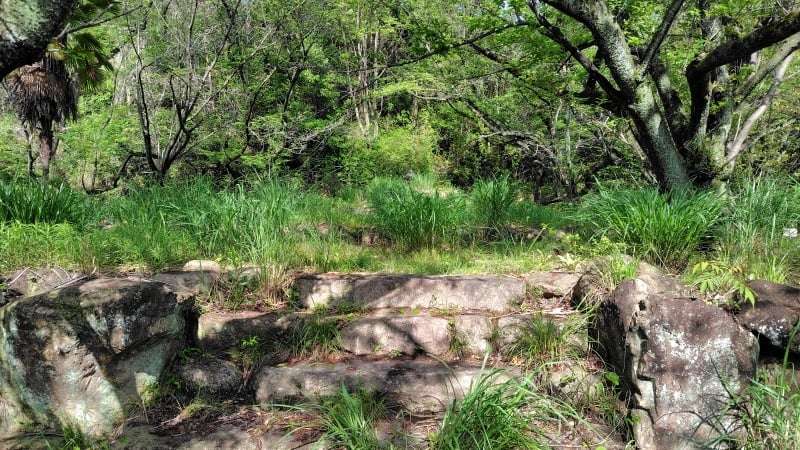 串山の工廠神社跡
