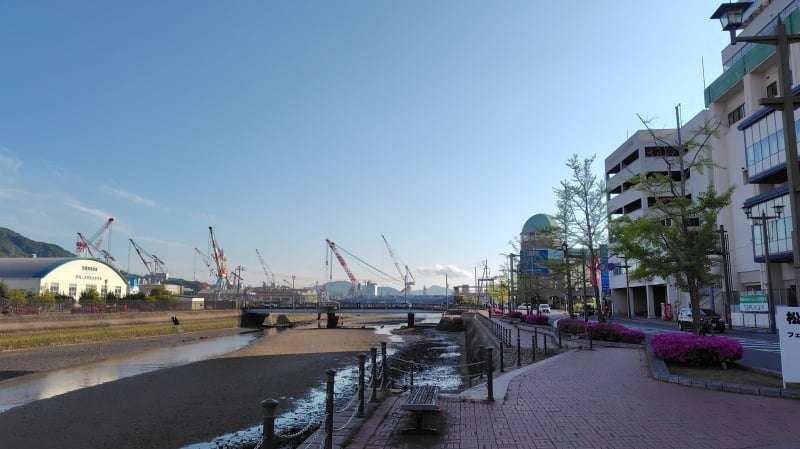 境川を呉港方面に