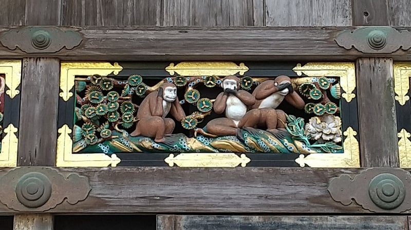 三猿の彫刻