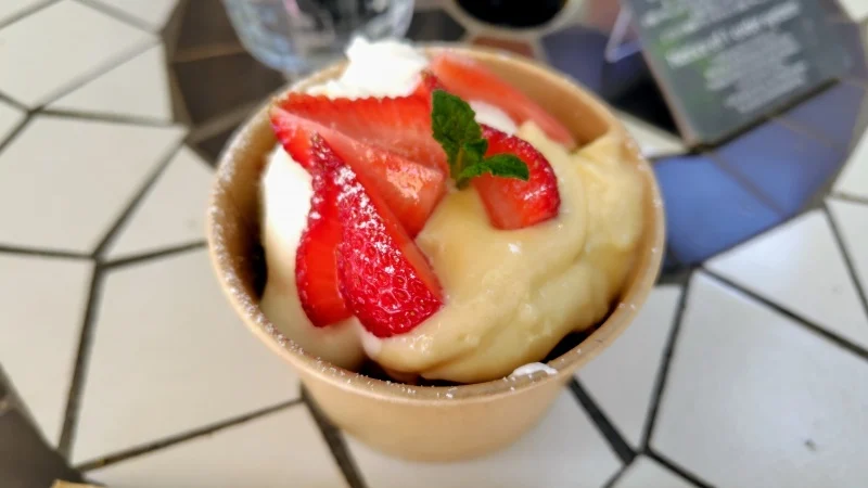 尾道のカフェ「茶房こもん」の苺クロッフル