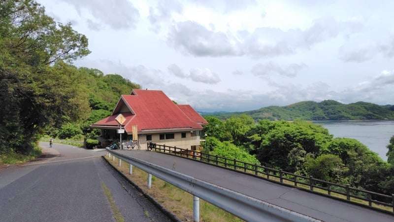 因島大橋記念公園の傍にあるはっさく屋さん