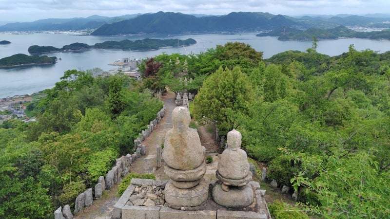 白滝山の山頂展望台から三原方面の眺め